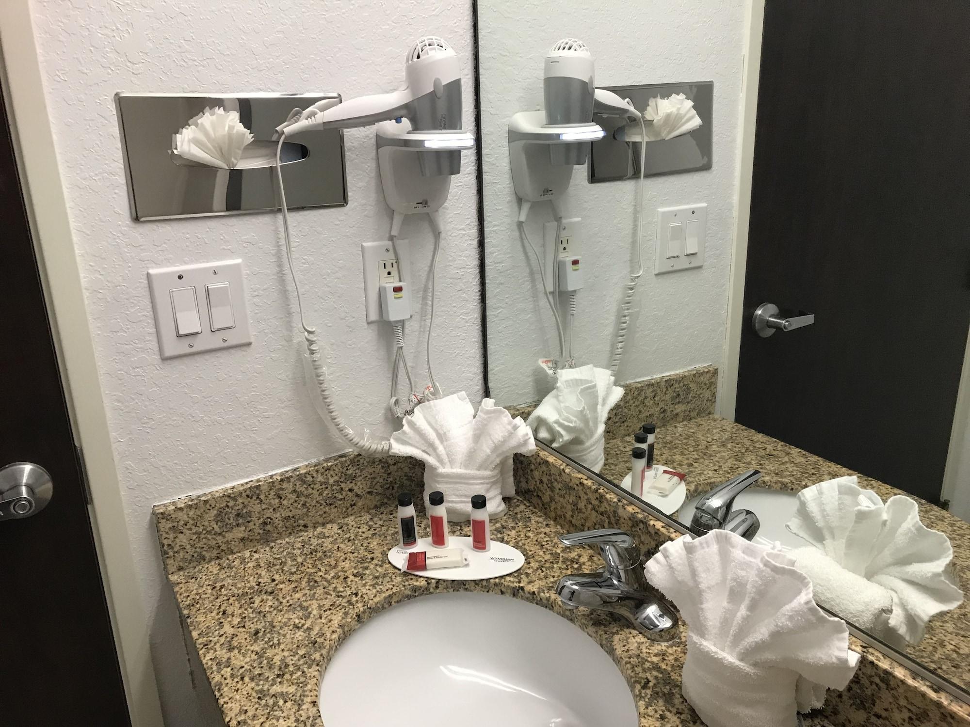 温德姆杰克逊维尔机场麦克洛旅馆及套房酒店 傑克遜維爾 外观 照片